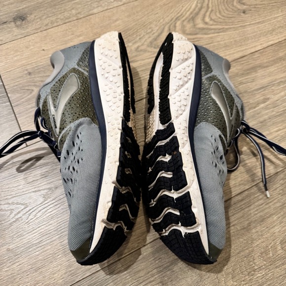 Athletic_Shoes